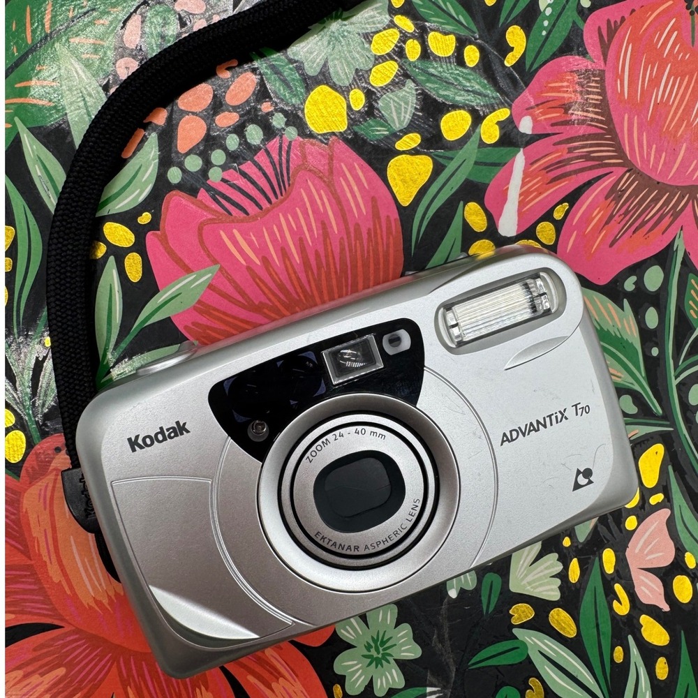 Kodak Advantix T70 APS Film Camera 24-40mm Zoom Silver with Samsonite Case